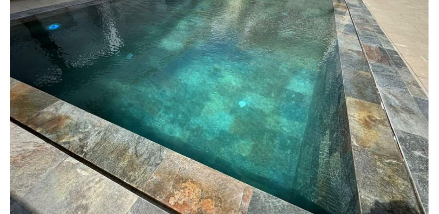 Piscine à débordement